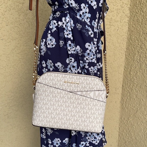 Michael Kors Jet Set Travel Medium Dome Crossbody - Picture 4 of 16